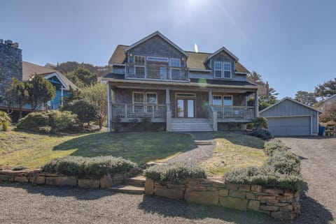 Sophies Place House in Roads End