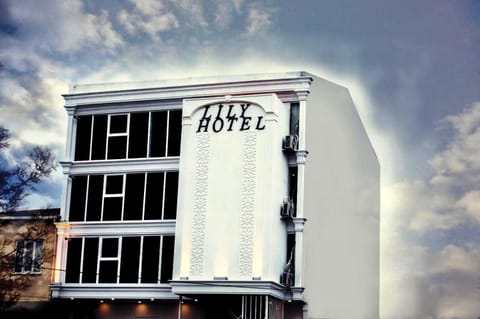 Property building, Day, Text overlay, Street view