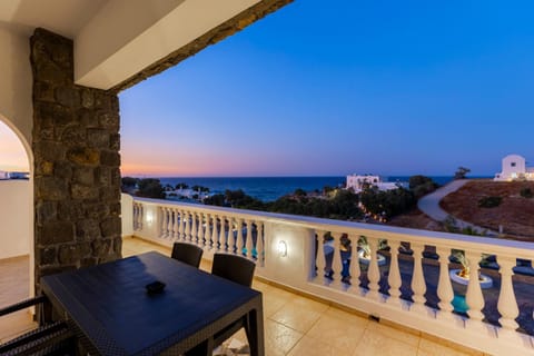 Property building, Swimming pool, Breakfast