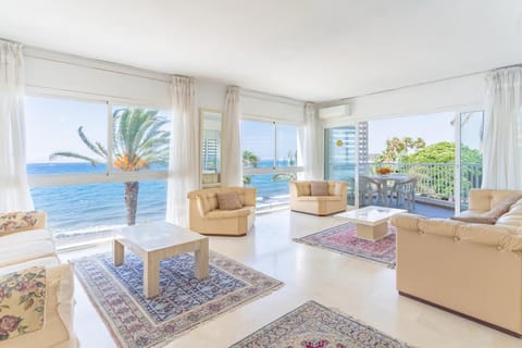 Lovely beachfront apartment Puerto Banus Marbella Apartment in Marbella