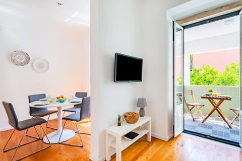 TV and multimedia, Balcony/Terrace, Living room, Dining area