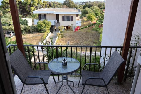 View (from property/room), Balcony/Terrace, Garden view