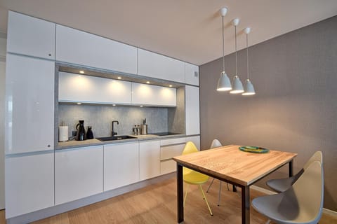 Kitchen or kitchenette, Dining area, Communal kitchen