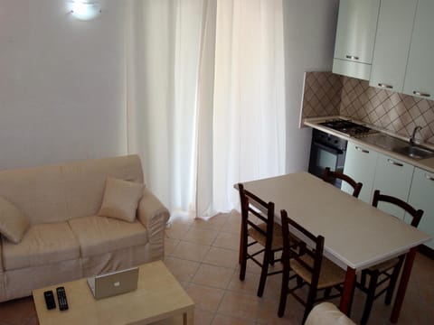 Kitchen or kitchenette, Living room, Seating area