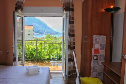 Balcony/Terrace, Bedroom, Mountain view, Sea view