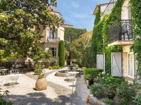 Property building, Patio, Garden, Garden view