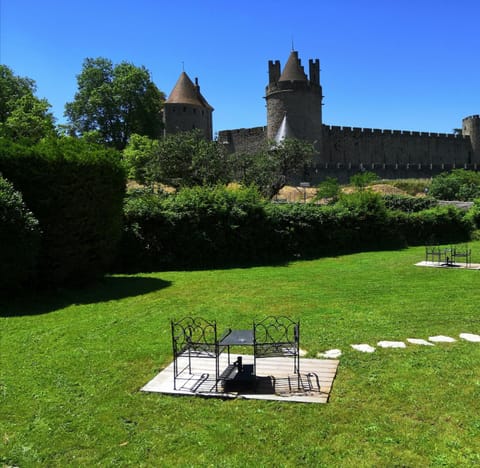 Nearby landmark, Garden