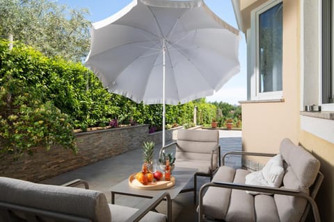 Day, Garden, View (from property/room), Balcony/Terrace, Food and drinks, Seating area, Garden view