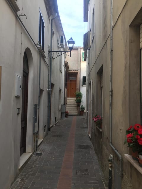 Facade/entrance, Neighbourhood, Street view