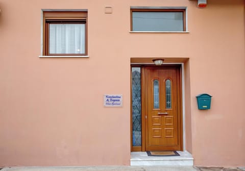 Konstantina & Evgenia Deluxe Apartment Apartment in Nea Peramos