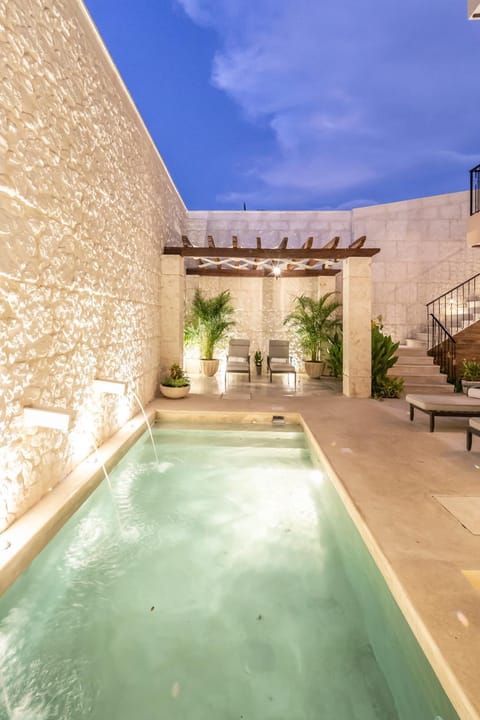 Swimming pool