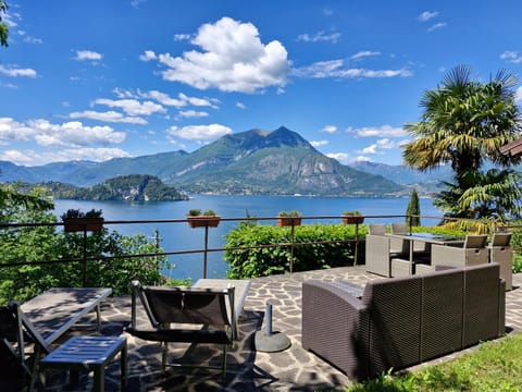 Balcony/Terrace, Dining area, Lake view, Mountain view