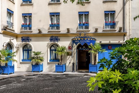 Facade/entrance