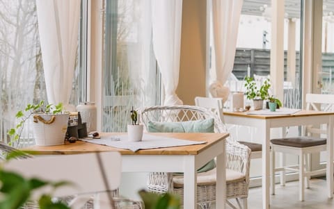 Property building, Breakfast