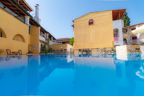 Property building, Swimming pool, Swimming pool