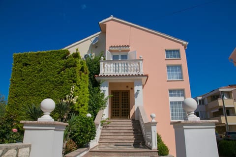 F• R• I• E• N• D• S• Bed and Breakfast in Novalja