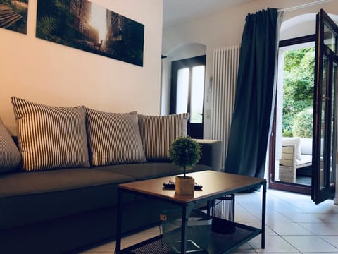 Living room, Inner courtyard view