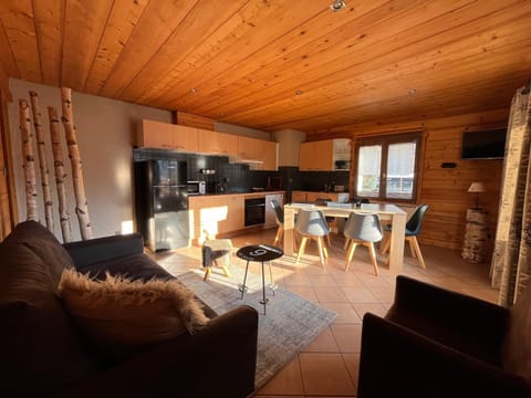 TV and multimedia, Kitchen or kitchenette, Dining area, stove