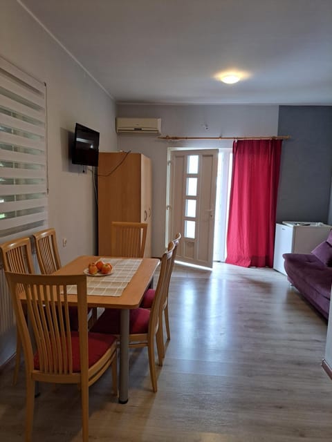 Sobe Apartmani Svitlana Bed and Breakfast in Šibenik-Knin County, Croatia
