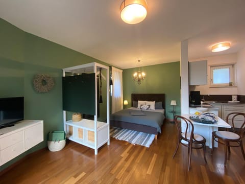 Photo of the whole room, Dining area