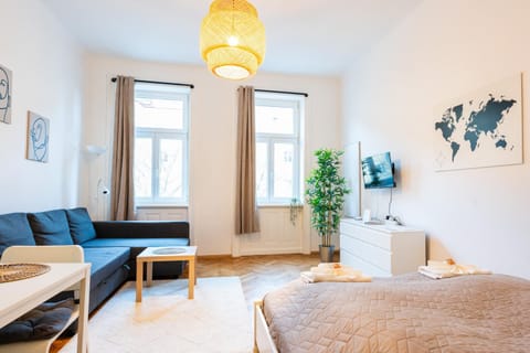 Bed, TV and multimedia, Living room, Photo of the whole room, Seating area, Bedroom