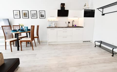 Kitchen or kitchenette, Dining area, Communal kitchen