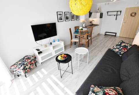 Communal lounge/ TV room, TV and multimedia, Living room, Dining area