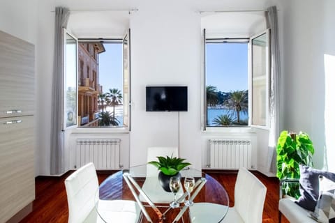 TV and multimedia, Kitchen or kitchenette, Living room, Sea view, Sea view