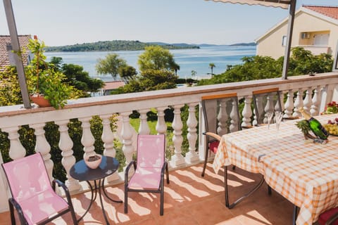 Balcony/Terrace, children, Family