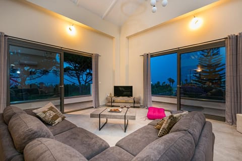 Communal lounge/ TV room, Living room