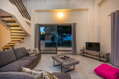 Communal lounge/ TV room, Living room