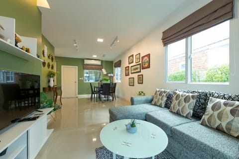 Living room, Dining area