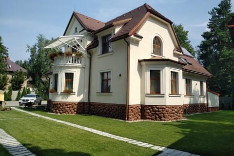 Property building, Garden view, Parking