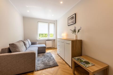 Bed, Seating area, Bedroom