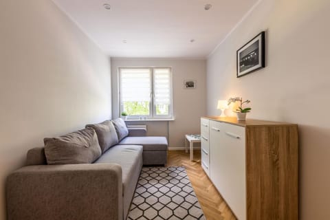 Bed, Seating area, Bedroom