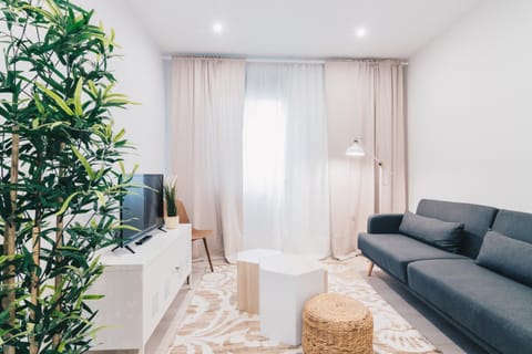 Facade/entrance, TV and multimedia, Living room, Seating area