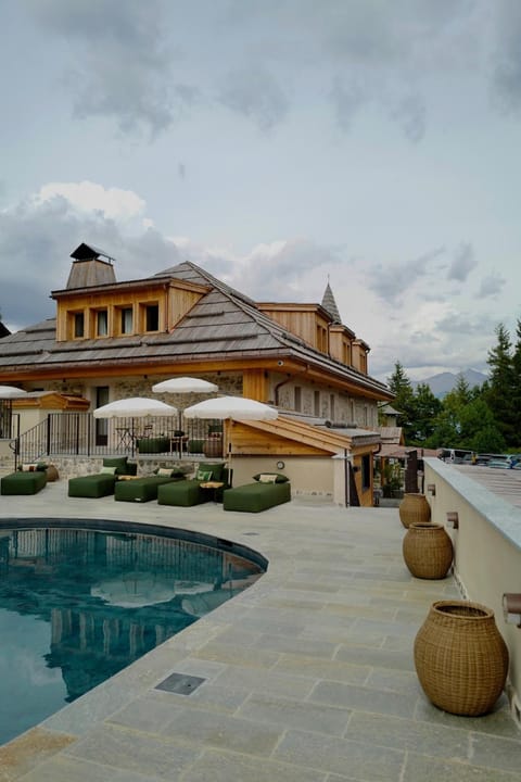 Property building, Swimming pool