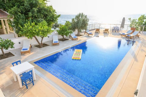 Pool view, Sea view