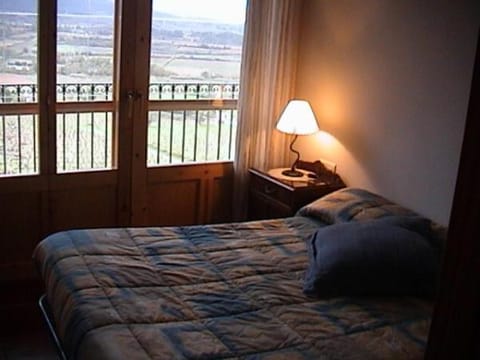 Bed, Photo of the whole room, Bedroom, Mountain view