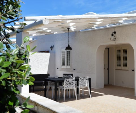 Patio, Facade/entrance, Garden, Balcony/Terrace, Garden view