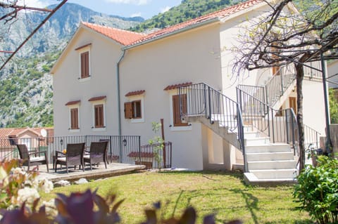 Patio, Facade/entrance, Garden