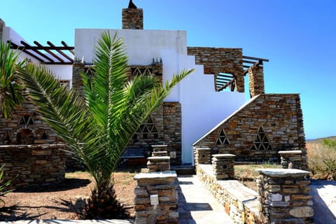 Property building, Facade/entrance, Garden, Garden view