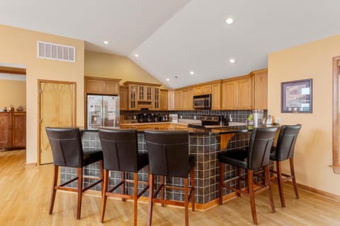 1010 - Sea the Light House in Corolla