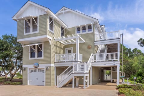 1010 - Sea the Light House in Corolla