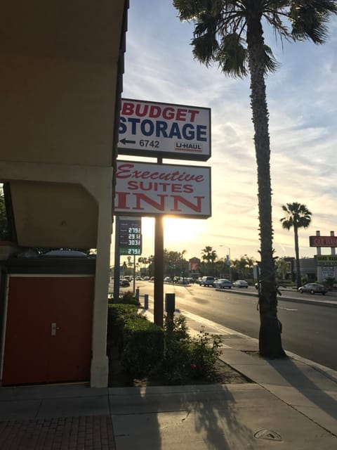 Executive Suites Inn Motel in Westminster