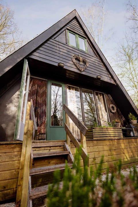 Het Hertenbos Chalet 136 - Bos- Groene Oase- Rustmoment- Zwembad Chalet in Wallonia, Belgium