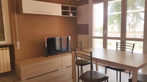TV and multimedia, Living room, Seating area, Dining area