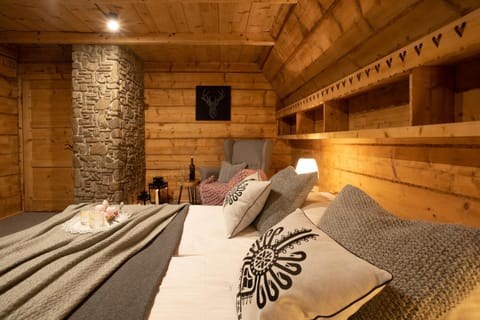 Bed, Photo of the whole room, Decorative detail, Bedroom