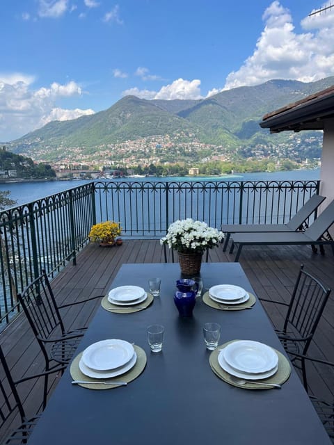 Natural landscape, View (from property/room), Balcony/Terrace, Balcony/Terrace, Dining area, Lake view, Mountain view