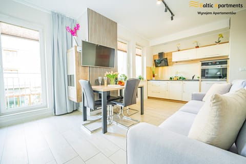 Bed, TV and multimedia, Kitchen or kitchenette, Living room